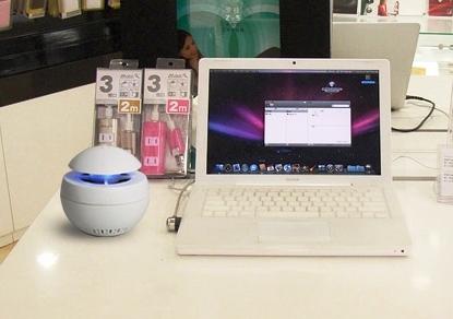 Уничтожитель комаров и других насекомых Aroma 31+ может работать от USB-порта компьютера