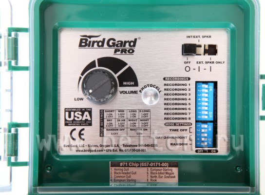 Узнать, за что отвечает каждый регулятор и переключатель на панели управления отпугивателя птиц AntiBird Pro можно благодаря маркировке напротив каждого из элементов управления